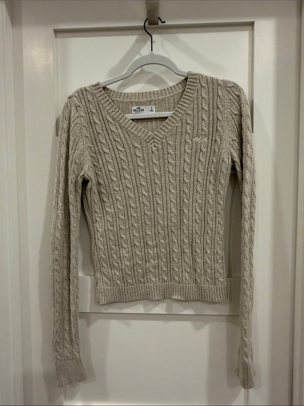 Hollister Women's Cable Knit V-Neck Sweater - Light Neutral